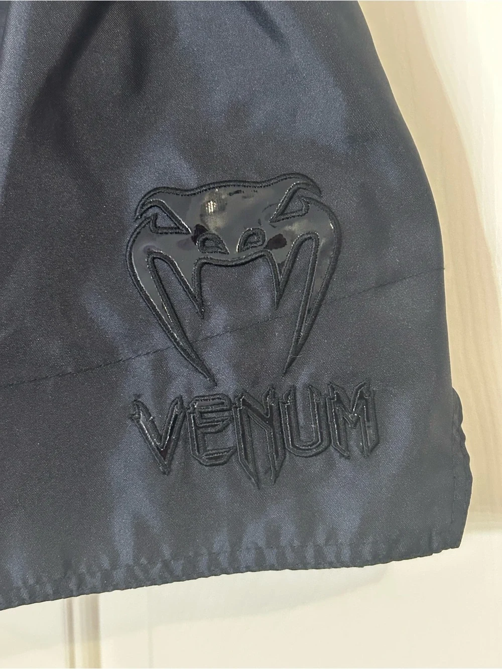 Mens Venum Classic Shorts Muay Thai Large Black EUC